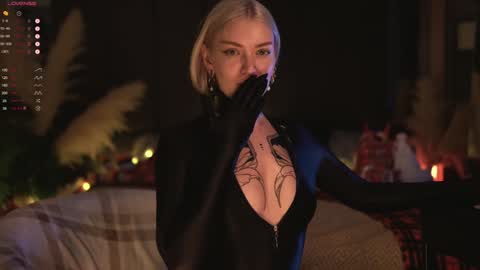 Snapshot of kinkylina_ chatting on 12.23.24 kinkylina_ online show from 12.23.24