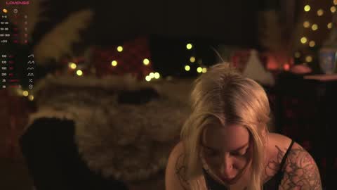 Snapshot of kinkylina_ chatting on 12.27.24 kinkylina_ online show from 12.27.24