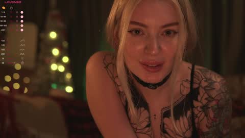 Snapshot of kinkylina_ chatting on 12.27.24 kinkylina_ online show from 12.27.24