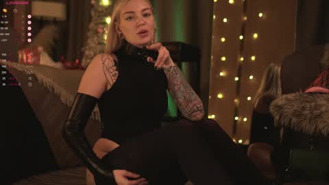 Snapshot of kinkylina_ chatting on 12.27.24 kinkylina_ online show from 12.27.24