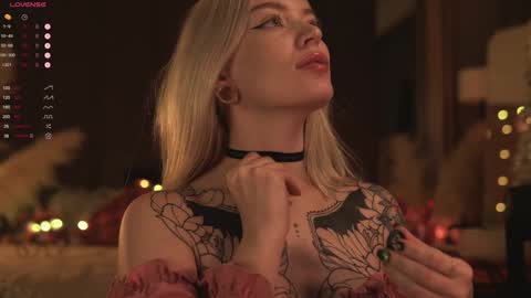 Snapshot of kinkylina_ chatting on 12.28.24 kinkylina_ online show from 12.28.24