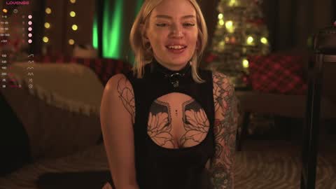 Snapshot of kinkylina_ chatting on 12.30.24 kinkylina_ online show from 12.30.24