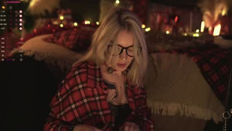 Snapshot of kinkylina_ chatting on 01.01.25 kinkylina_ online show from 01.01.25