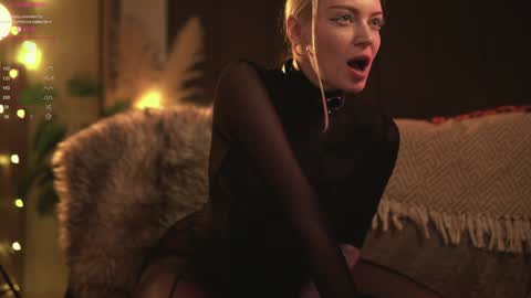 Snapshot of kinkylina_ chatting on 01.01.25 kinkylina_ online show from 01.01.25