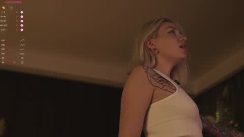 Snapshot of kinkylina_ chatting on 01.04.25 kinkylina_ online show from 01.04.25