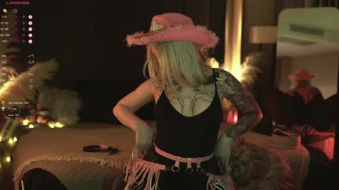 Snapshot of kinkylina_ chatting on 01.22.25 kinkylina_ online show from 01.22.25