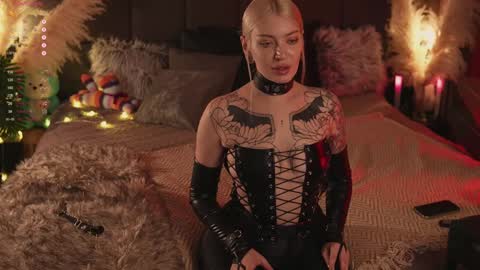 Snapshot of kinkylina_ chatting on 02.01.25 kinkylina_ online show from 02.01.25