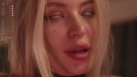 Snapshot of kinkylina_ chatting on 02.01.25 kinkylina_ online show from 02.01.25