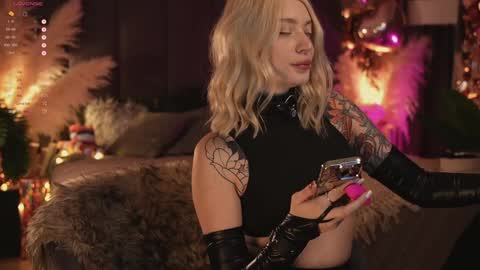 Snapshot of kinkylina_ chatting on 02.08.25 kinkylina_ online show from 02.08.25