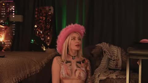 Snapshot of kinkylina_ chatting on 02.09.25 kinkylina_ online show from 02.09.25