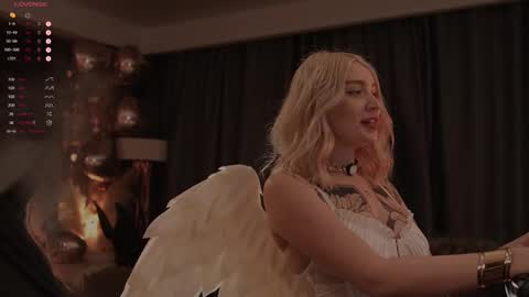 Snapshot of kinkylina_ chatting on 02.14.25 kinkylina_ online show from 02.14.25