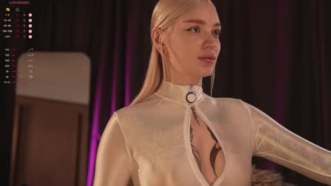 Snapshot of kinkylina_ chatting on 02.25.25 kinkylina_ online show from 02.25.25