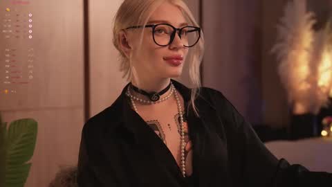 Snapshot of kinkylina_ chatting on 02.28.25 kinkylina_ online show from 02.28.25