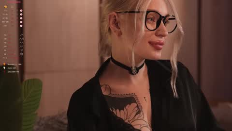 Snapshot of kinkylina_ chatting on 02.28.25 kinkylina_ online show from 02.28.25