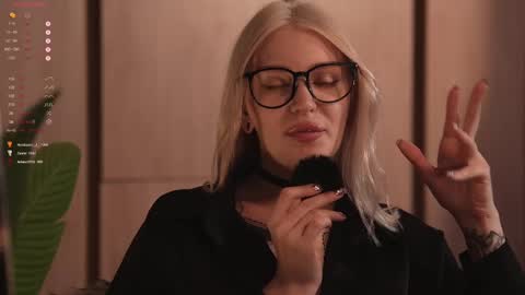 Snapshot of kinkylina_ chatting on 02.28.25 kinkylina_ online show from 02.28.25