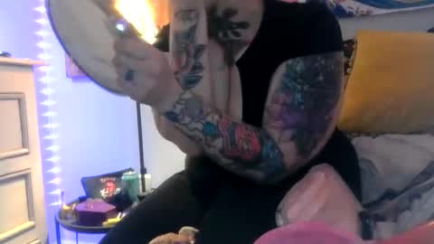 Snapshot of kinkypinkyplay2 chatting on 01.10.25 Kinky Pinky online show from 01.10.25