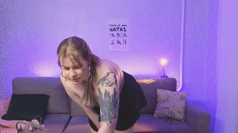 Snapshot of kira_citro chatting on 01.11.25 Kira NEXT STREAM December 4 5pm CET 11am EST online show from 01.11.25