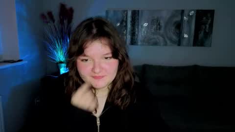 Snapshot of kira_icaula chatting on 11.10.25 Kira online show from 11.10.25