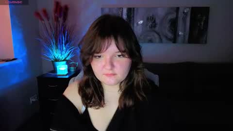 Snapshot of kira_icaula chatting on 11.12.25 Kira online show from 11.12.25