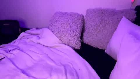 Snapshot of kissahsins chatting on 01.21.25 Kissah Kreampuff online show from 01.21.25