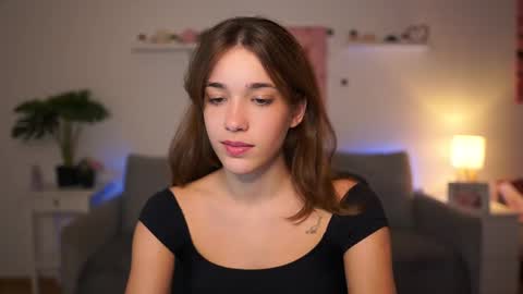 Snapshot of kissiecat chatting on 10.07.25 Sisi online show from 10.07.25