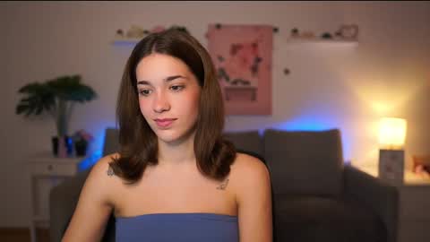 Snapshot of kissiecat chatting on 10.13.25 Sisi online show from 10.13.25