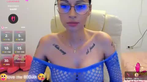 kisssnicol online show from 10.19.25