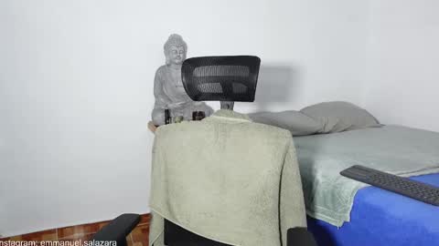 Snapshot of kite__ chatting on 12.25.24 kite__ online show from 12.25.24