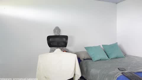 Snapshot of kite__ chatting on 12.31.24 kite__ online show from 12.31.24