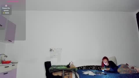 Snapshot of kitsunemoon chatting on 01.04.25 Kitsune online show from 01.04.25