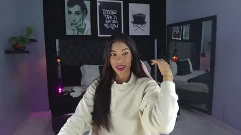 Snapshot of kitty_collins_ chatting on 10.20.25 Kitty online show from 10.20.25