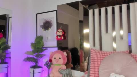 Snapshot of kitty_eliffe chatting on 10.02.25 kitty online show from 10.02.25