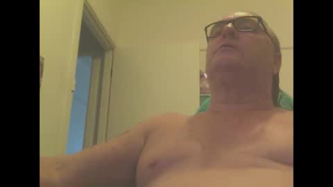 Snapshot of knobout chatting on 03.11.25 knobout online show from 03.11.25