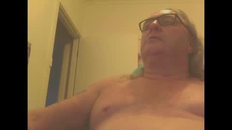 Snapshot of knobout chatting on 03.11.25 knobout online show from 03.11.25