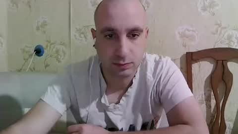 Snapshot of kostua31 chatting on 10.24.25 kvg-1994 online show from 10.24.25