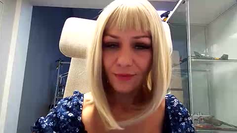 Snapshot of krisred2 chatting on 11.04.25 Kristi online show from 11.04.25