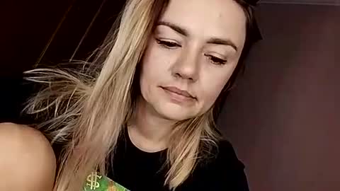 Snapshot of krisssexi chatting on 09.17.25 KrissSexi online show from 09.17.25