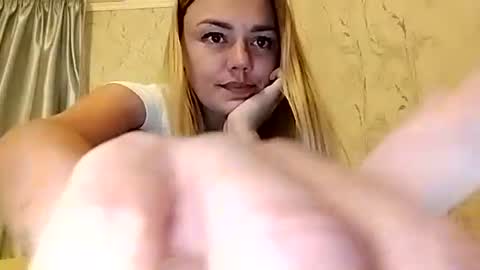 Snapshot of krisssexi chatting on 09.25.25 KrissSexi online show from 09.25.25