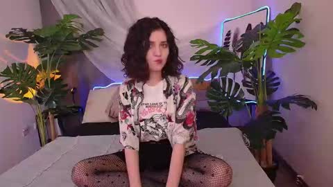 Snapshot of krissy_sins chatting on 11.17.25 Krissy online show from 11.17.25