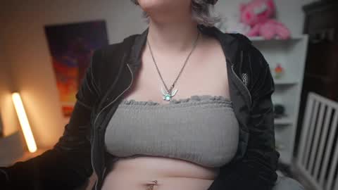 Snapshot of krystalsyxx chatting on 02.14.25 Krystal Syx online show from 02.14.25