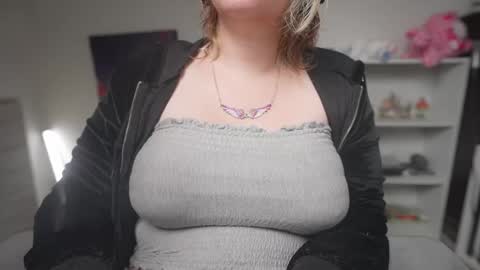 Snapshot of krystalsyxx chatting on 09.26.25 Krystal Syx online show from 09.26.25