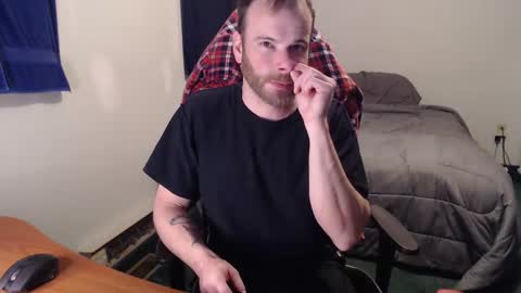 Snapshot of kuggy570 chatting on 12.25.24 Kuggy online show from 12.25.24
