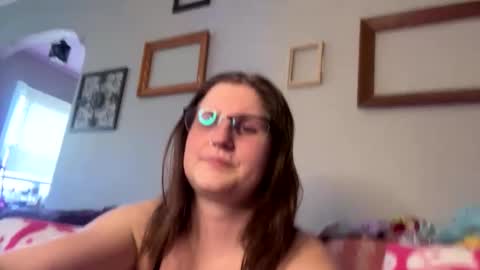 Snapshot of kunzitegoddess chatting on 02.09.25 Samantha online show from 02.09.25