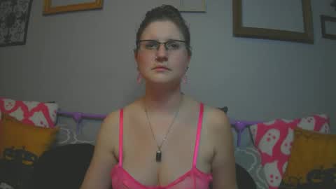 Snapshot of kunzitegoddess chatting on 02.27.25 Samantha online show from 02.27.25