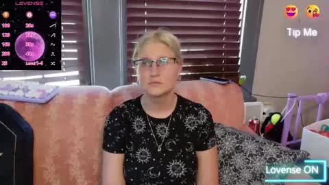 Snapshot of kunzitegoddess chatting on 09.29.25 Samantha online show from 09.29.25