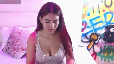 Snapshot of kyliiebaker chatting on 01.11.25 Kylie online show from 01.11.25