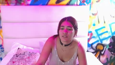 Snapshot of kyliiebaker chatting on 01.11.25 Kylie online show from 01.11.25
