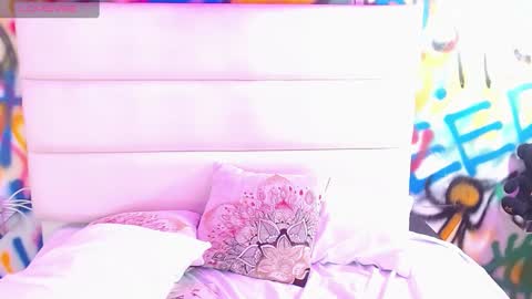 Snapshot of kyliiebaker chatting on 01.11.25 Kylie online show from 01.11.25