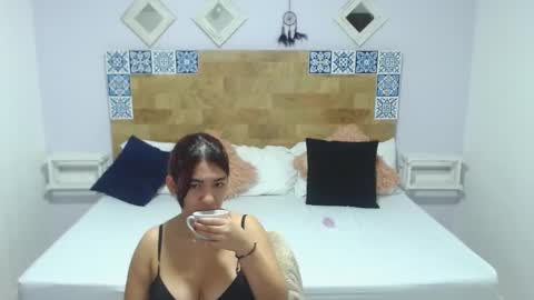 Snapshot of kyliiebaker chatting on 01.17.25 Kylie online show from 01.17.25