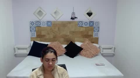 Snapshot of kyliiebaker chatting on 01.18.25 Kylie online show from 01.18.25